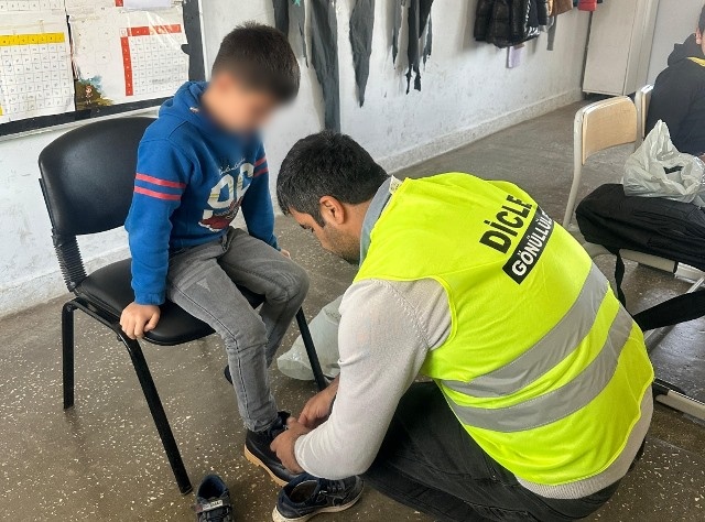 Dicle Gönüllüleri’nden Miniklere Kışlık Destek