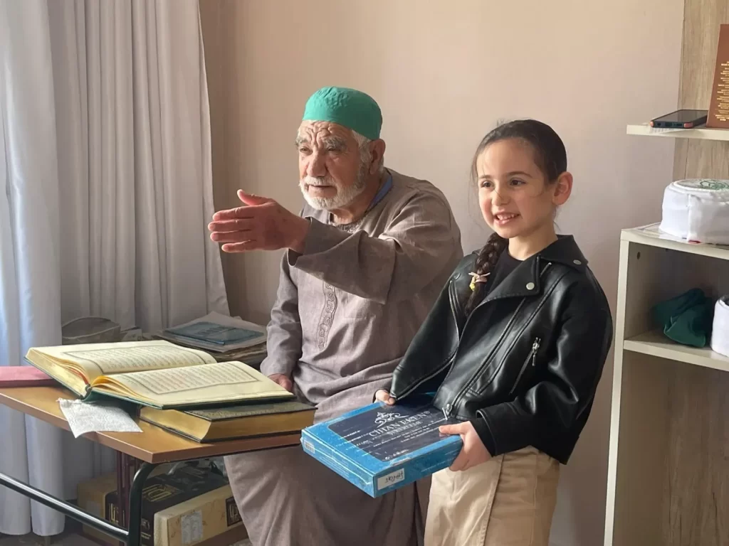 Mardin’de Öğrencilerden Emekli Öğretmene Vefa Ziyareti
