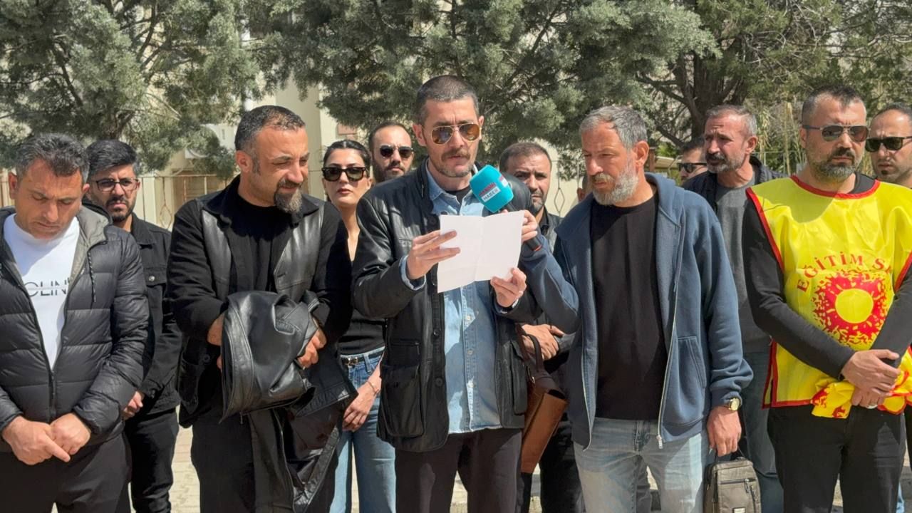 Midyat’ta Eğitim-Sen’den Oturma Eylemi: “Şiddetin Her Türlüsüne Karşıyız”