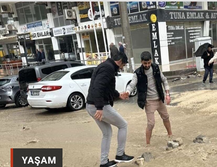 Mardin’de Sağanakta Örnek Davranış