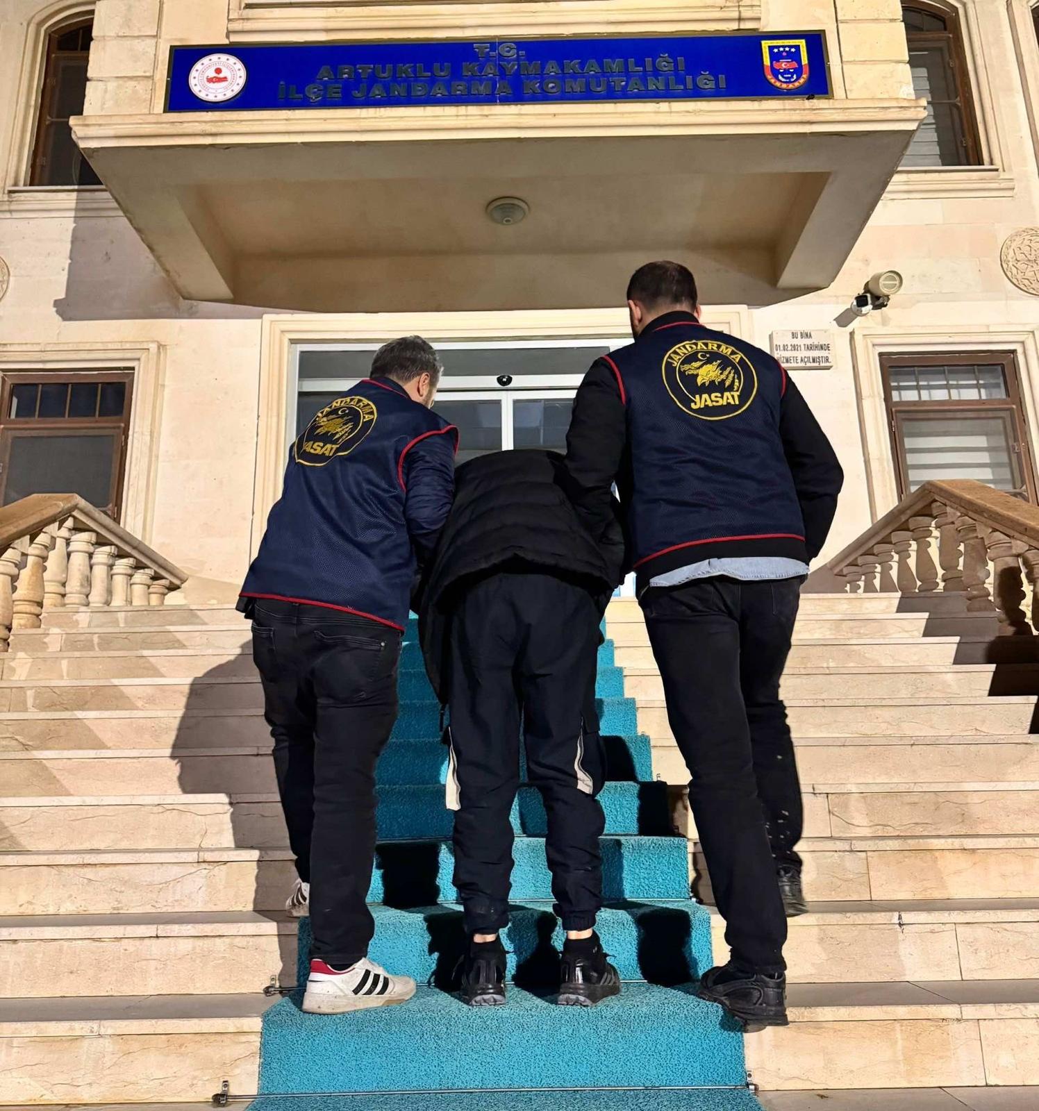 Mardin’de 50 Yıl Hapis Cezalı 2 Firari JASAT Operasyonuyla Yakalandı