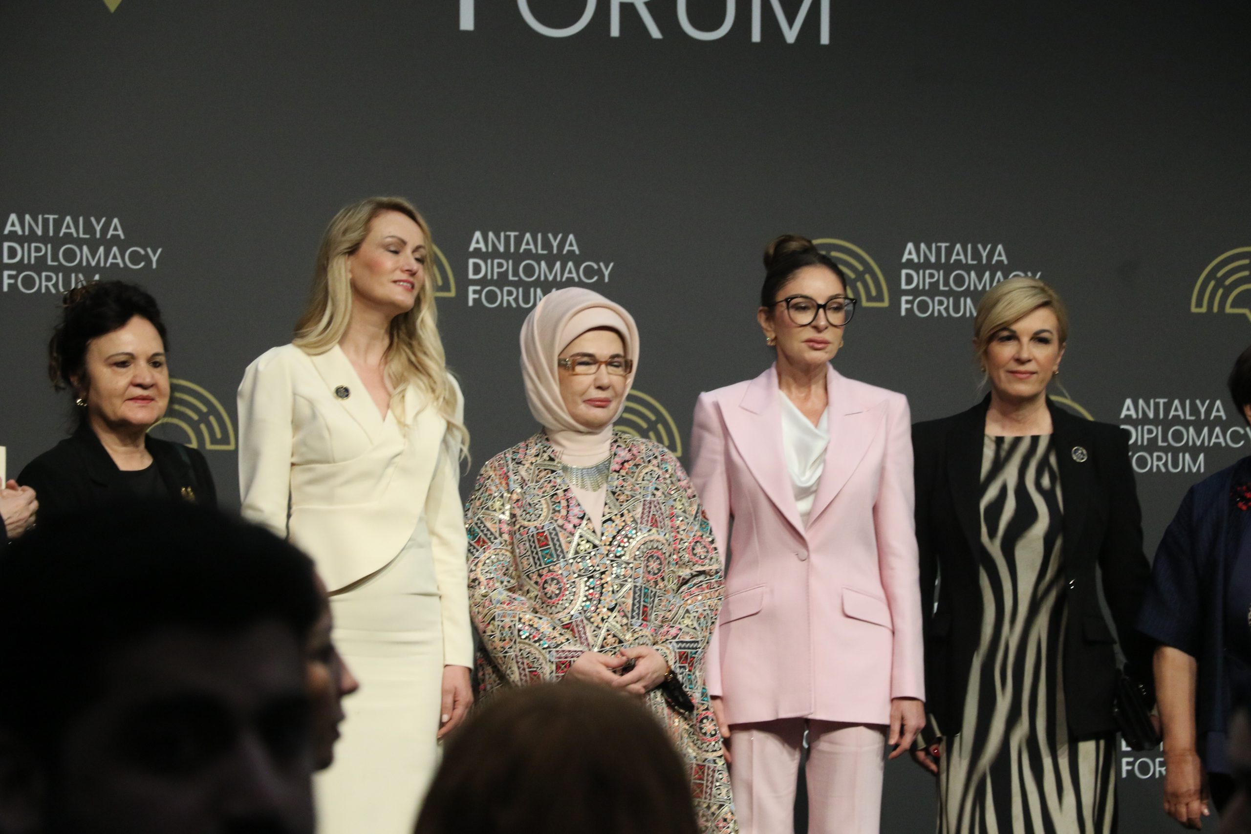 Emine Erdoğan’dan Antalya’da Gazze Çağrısı ve Yürek Yakan Taziye Mesajı