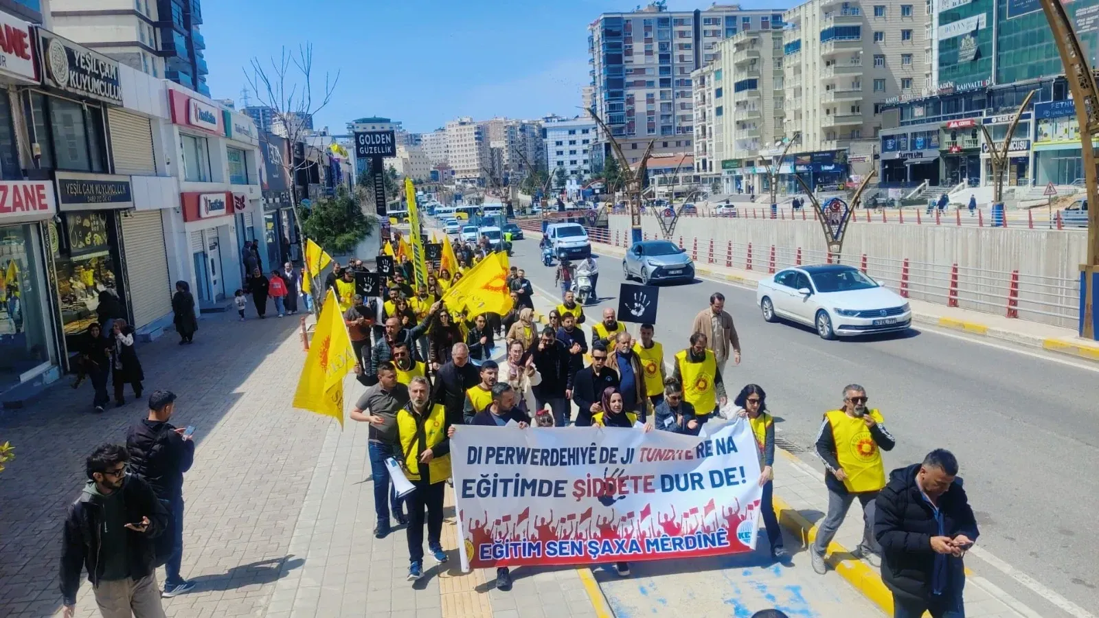 Silahlı Okul Saldırıları Protesto Edildi