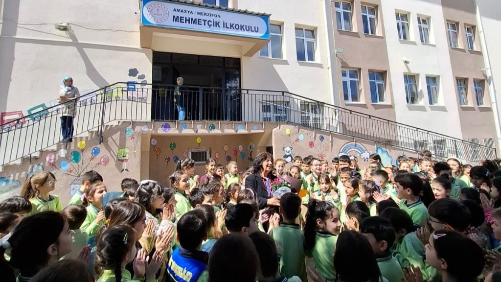Mardin’den Amasya’ya Uzanan 42 Yıllık Eğitim Serüveni Alkışlarla Bitti