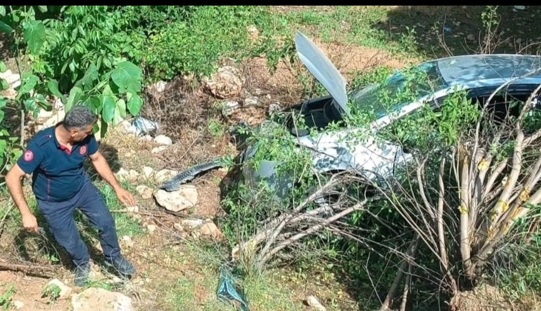 Nusaybin’de Otomobil Şarampole Yuvarlandı: 2 Yaralı