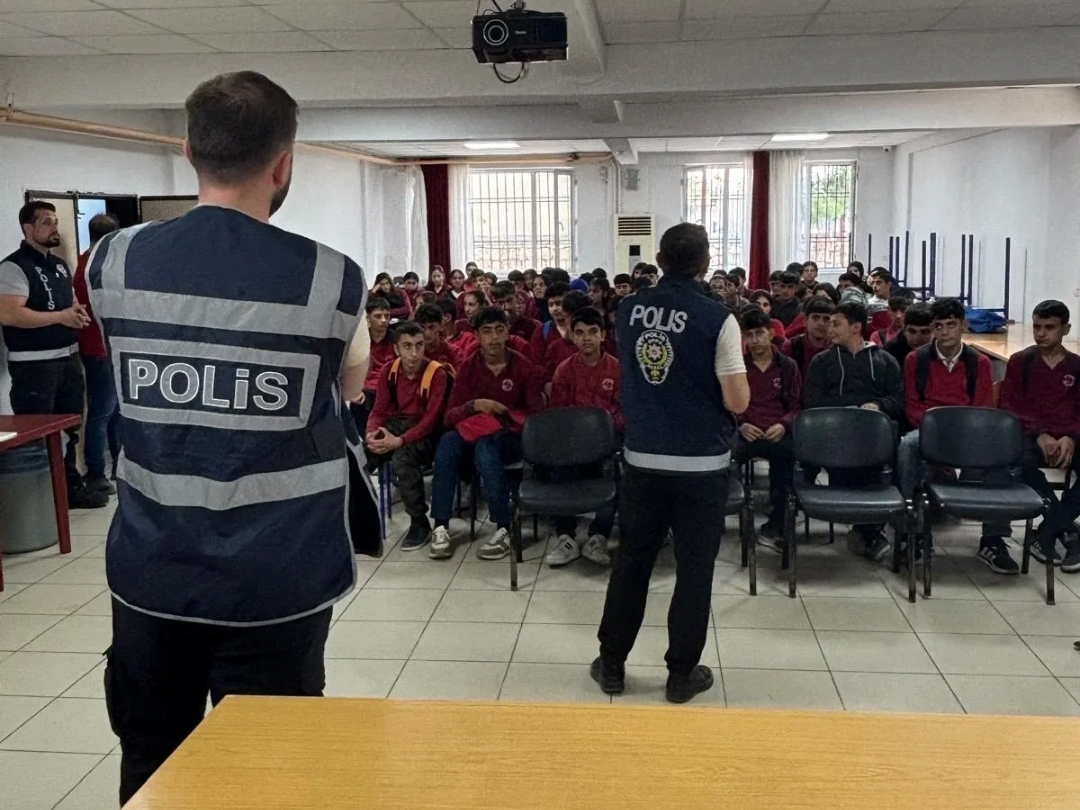 Yeşilli’de Öğrencilere Akran Zorbalığı ve Sosyal Medya Eğitimi