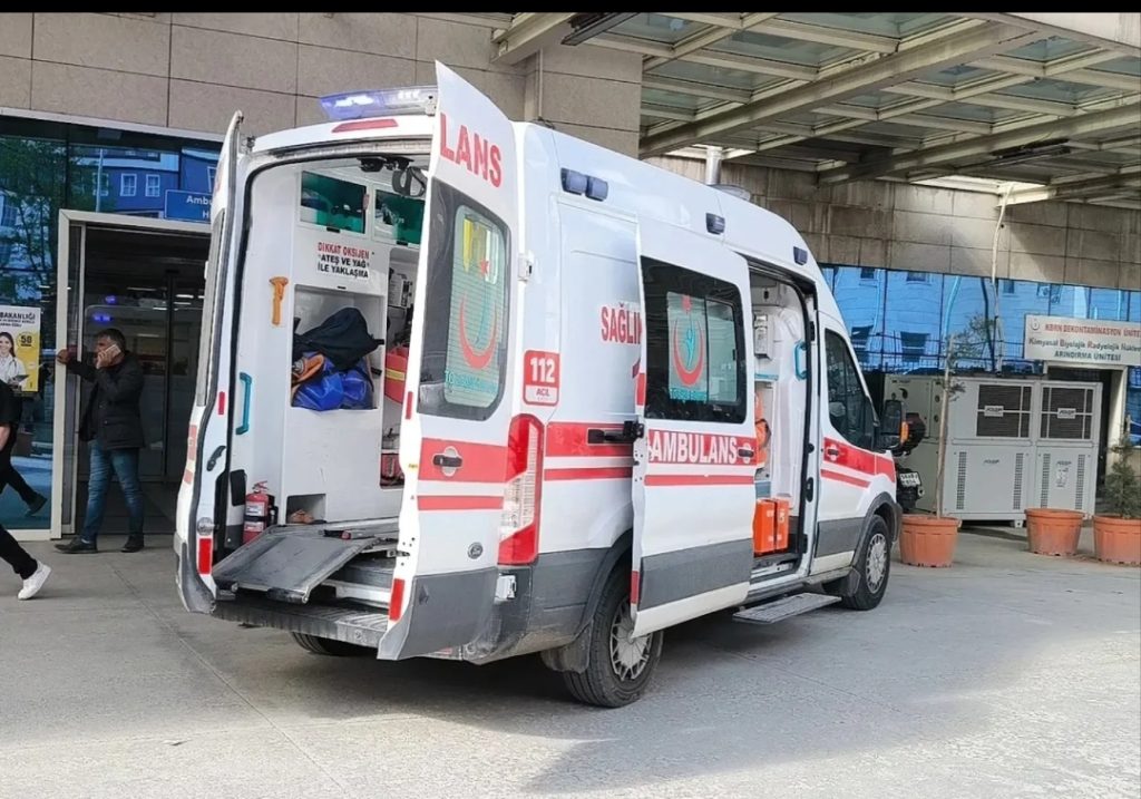 Traktör Faciası: Sürücü Devrilen Aracın Altında Kaldı