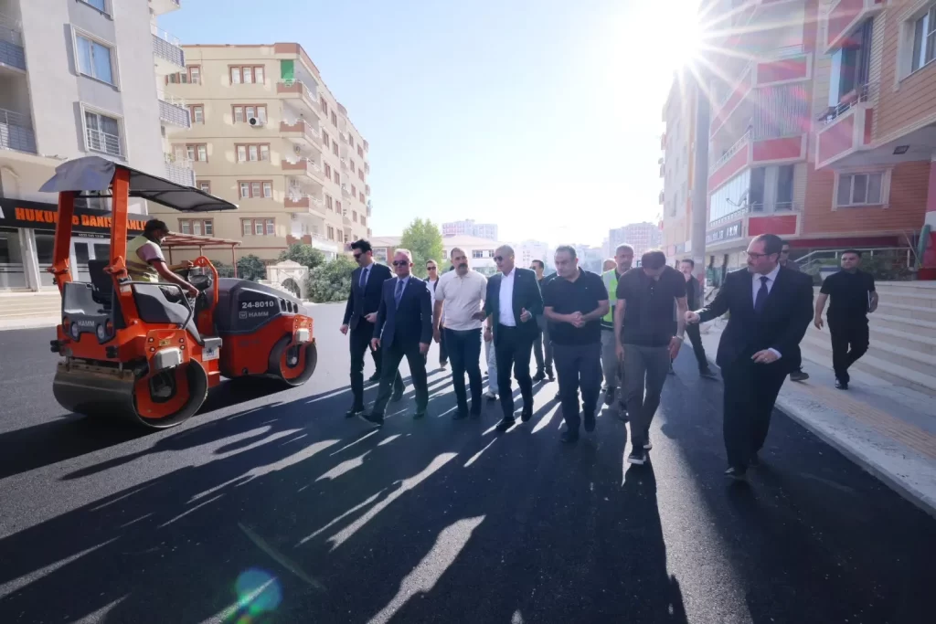 Mardin Valisi Akkoyun Asfalt Çalışmalarını İnceledi